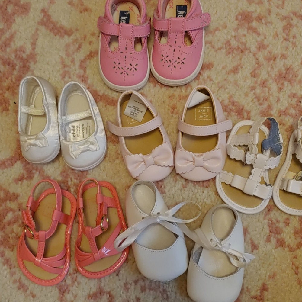 Lot of infant shoes